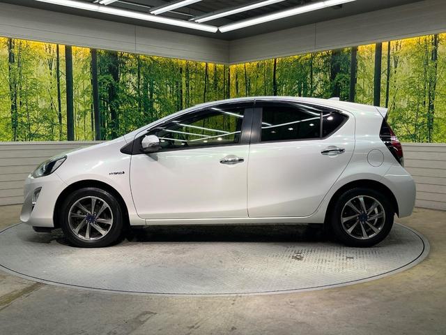 アクア Sスタイルブラック 純正SDナビ バックカメラ 衝突被害軽減システム 禁煙車 スマートキー LEDヘッド ビルトインETC オートハイビーム 車線逸脱警報 オートライト オートエアコン 純正15インチアルミ(25枚目)