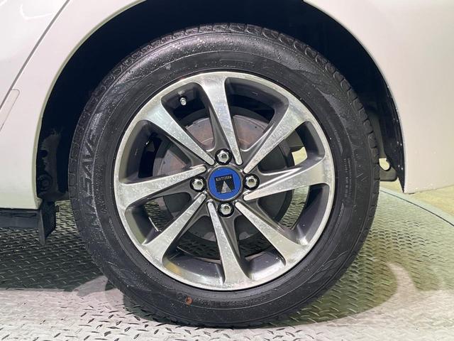 アクア Sスタイルブラック 純正SDナビ バックカメラ 衝突被害軽減システム 禁煙車 スマートキー LEDヘッド ビルトインETC オートハイビーム 車線逸脱警報 オートライト オートエアコン 純正15インチアルミ(30枚目)