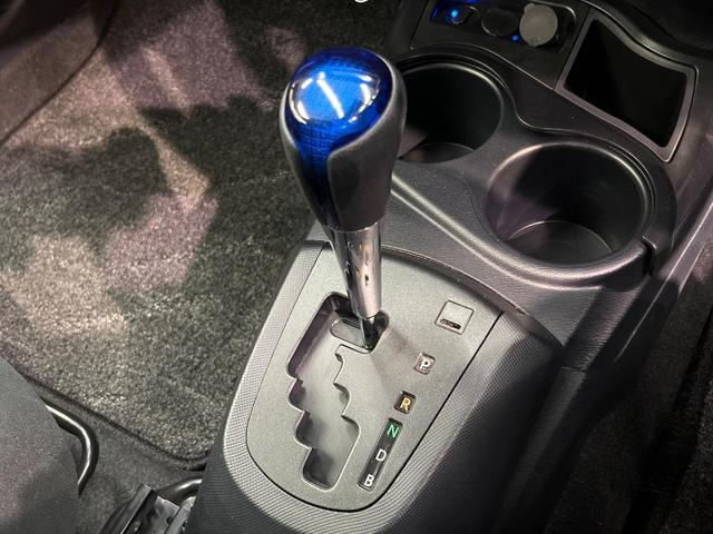 アクア Sスタイルブラック 純正SDナビ バックカメラ 衝突被害軽減システム 禁煙車 スマートキー LEDヘッド ビルトインETC オートハイビーム 車線逸脱警報 オートライト オートエアコン 純正15インチアルミ(34枚目)