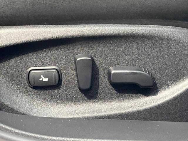 スカイライン ＧＴ　タイプＰ　純正ナビ　全周囲カメラ　衝突被害軽減システム　レーダークルーズ　禁煙車　レザーシート　コーナーセンサー　スマートキー　ＬＥＤヘッド　ＥＴＣ２．０　車線逸脱警報　オートライト　デュアルエアコン（6枚目）