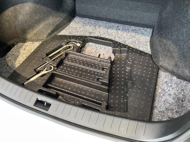 スカイライン ＧＴ　タイプＰ　純正ナビ　全周囲カメラ　衝突被害軽減システム　レーダークルーズ　禁煙車　レザーシート　コーナーセンサー　スマートキー　ＬＥＤヘッド　ＥＴＣ２．０　車線逸脱警報　オートライト　デュアルエアコン（66枚目）