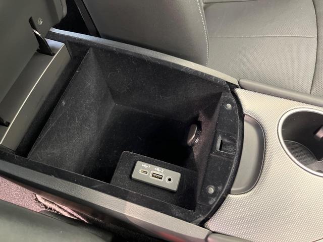 スカイライン ＧＴ　タイプＰ　純正ナビ　全周囲カメラ　衝突被害軽減システム　レーダークルーズ　禁煙車　レザーシート　コーナーセンサー　スマートキー　ＬＥＤヘッド　ＥＴＣ２．０　車線逸脱警報　オートライト　デュアルエアコン（72枚目）