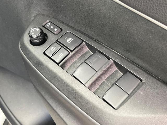 ヤリスクロス ハイブリッドG 全周囲カメラ 8型ナビ 衝突被害軽減システム 100V電源 レーダークルーズ 禁煙車 電動リアゲート コーナーセンサー スマートキー HIDヘッド ビルトインETC オートハイビーム 車線逸脱警報(46枚目)