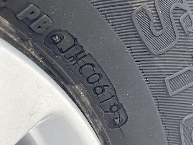 ジムニー ＸＧ　６ＭＴ　４ＷＤ　純正ＳＤナビ　衝突被害軽減システム　禁煙車　ＥＴＣ　オートハイビーム　車線逸脱警報　オートライト　純正１６インチアルミ　Ｂｌｕｅｔｏｏｔｈ　ＣＤ　ＤＶＤ再生　フルセグ（32枚目）