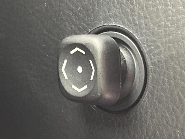 クラウン 2.5アスリート アニバーサリーエディション 純正ナビ バックカメラ 禁煙車 レザーシート シートエアコン シートヒーター パワーシート スマートキー HIDヘッド ETC クルコン オートライト オートエアコン 18インチAW CD/DVD再生(43枚目)