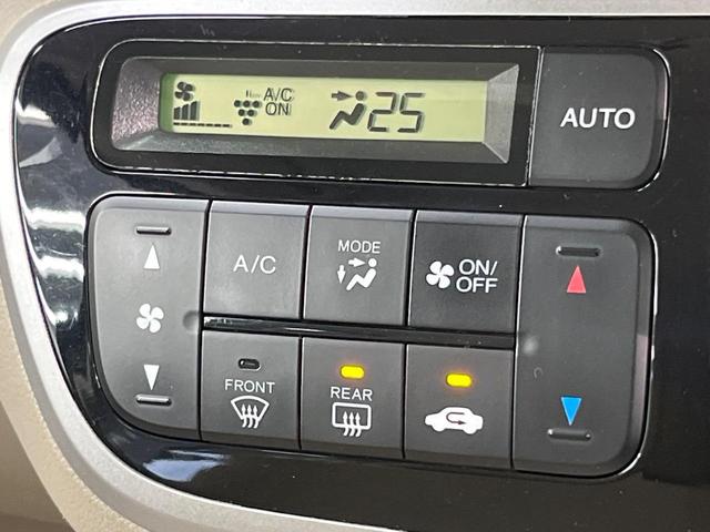 【オートエアコン】一度お好みの温度に設定すれば、車内の温度を検知し風量や温度を自動で調整。暑い…寒い…と何度もスイッチ操作をする必要はありません。快適な車内空間には必須の機能ですね♪