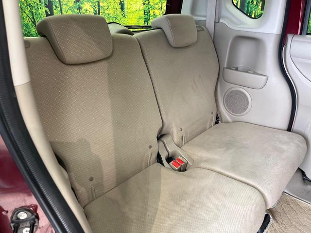 後部座席も気になるようなキズ・汚れやへたり等、大きなダメージはなく、良好な状態です。