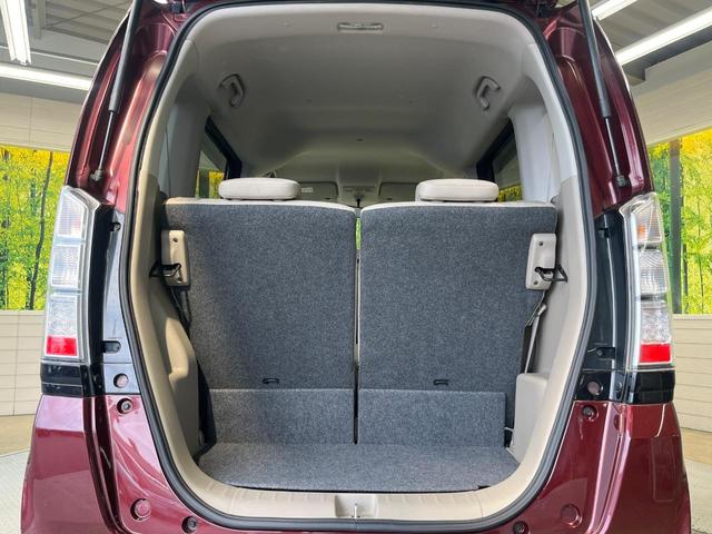 普段のお買い物や通勤、送迎等に十分な荷室スペースを確保しております。セカンドシートを倒すと、大きな荷物の積載も可能です♪