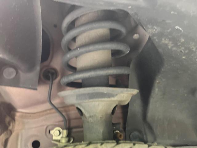 お車を安心してお乗りいただく為には、足回りの定期点検が欠かせません。サービスサポート（有償保証）では無料点検もご提供しており、安心のカーライフをお過ごしいただけるサポート体制が整っています。