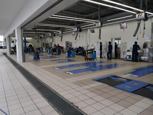大型整備工場を完備しておりますので、ご納車後も安心です。