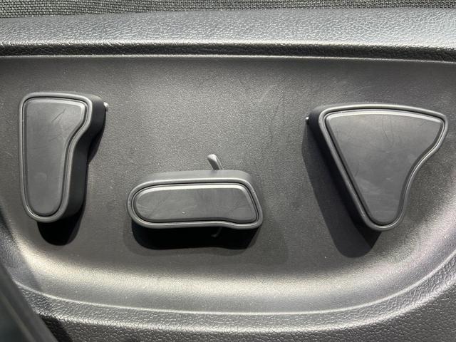 ヤリスクロス Ｚ　純正８型ナビ　全周囲カメラ　プリクラッシュセーフティ　レーダークルーズ　禁煙車　ハーフレザーシート　シートヒーター　パワーシート　コーナーセンサー　スマートキー　ＬＥＤヘッド　ＥＴＣ　車線逸脱警報（5枚目）