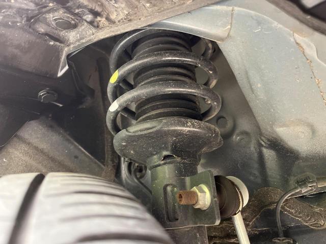 お車を安心してお乗りいただく為には、足回りの定期点検が欠かせません。サービスサポート（有償保証）では無料点検もご提供しており、安心のカーライフをお過ごしいただけるサポート体制が整っています。