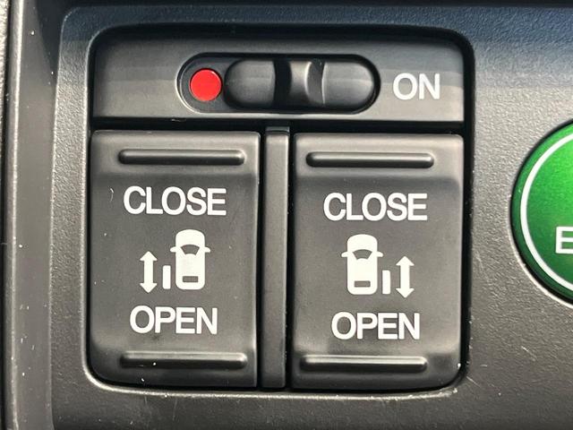 オデッセイ アブソルート・ＥＸ　純正ナビ　両側電動ドア　後席モニター　バックカメラ　禁煙車　ハーフレザーシート　パワーシート　スマートキー　ＬＥＤヘッド　ＥＴＣ　クルコン　純正１８インチアルミ　オートライト　デュアルエアコン（6枚目）