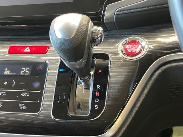 オデッセイ アブソルート・ＥＸ　純正ナビ　両側電動ドア　後席モニター　バックカメラ　禁煙車　ハーフレザーシート　パワーシート　スマートキー　ＬＥＤヘッド　ＥＴＣ　クルコン　純正１８インチアルミ　オートライト　デュアルエアコン（35枚目）