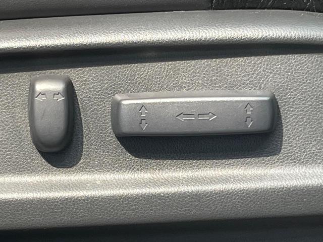 オデッセイ アブソルート・ＥＸ　純正ナビ　両側電動ドア　後席モニター　バックカメラ　禁煙車　ハーフレザーシート　パワーシート　スマートキー　ＬＥＤヘッド　ＥＴＣ　クルコン　純正１８インチアルミ　オートライト　デュアルエアコン（48枚目）