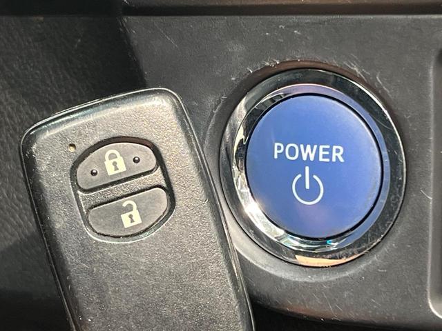 カローラフィールダー ハイブリッドＧ　エアロツアラー・ダブルバイビー　純正ナビ　バックカメラ　禁煙車　ハーフレザーシート　スマートキー　ＨＩＤヘッド　ＥＴＣ　１５インチＡＷ　オートライト　オートエアコン　Ｂｌｕｅｔｏｏｔｈ　ＣＤ再生　フルセグ　プライバシーガラス（5枚目）