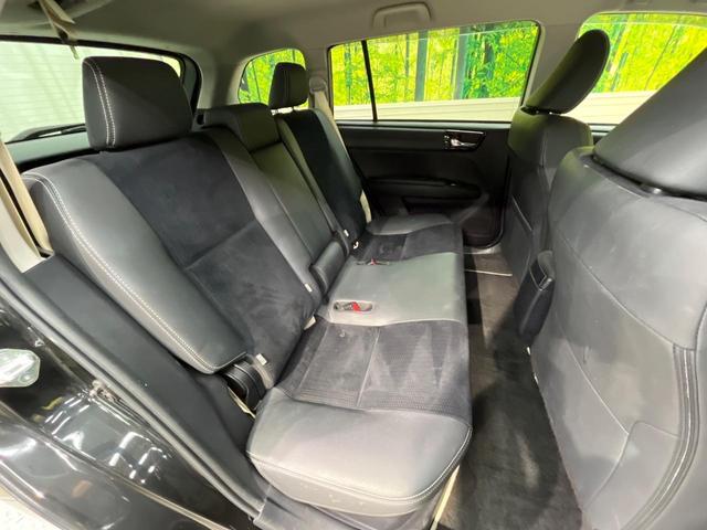 カローラフィールダー ハイブリッドＧ　エアロツアラー・ダブルバイビー　純正ナビ　バックカメラ　禁煙車　ハーフレザーシート　スマートキー　ＨＩＤヘッド　ＥＴＣ　１５インチＡＷ　オートライト　オートエアコン　Ｂｌｕｅｔｏｏｔｈ　ＣＤ再生　フルセグ　プライバシーガラス（9枚目）