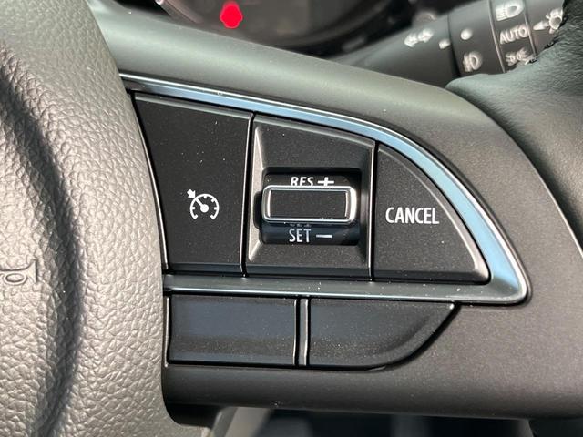 【クルーズコントロール】高速道路もラクラク走行。アクセルを離しても一定速度で走行ができ、長距離運転時の負担を軽減！加速・減速も簡単なスイッチ操作で調整できます。