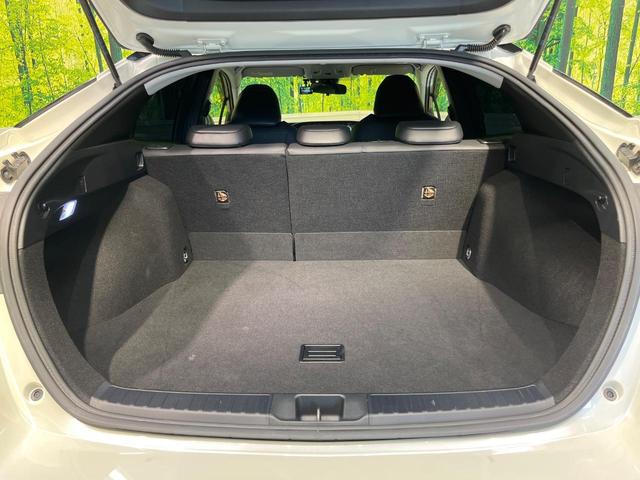 プリウス Ｓツーリングセレクション　フルエアロ　純正９インチナビ　バックカメラ　プリクラッシュセーフティ　レーダークルーズ　禁煙車　シートヒーター　ドラレコ　スマートキー　ＬＥＤヘッド　ＥＴＣ　オートマチックハイビーム　車線逸脱警報（10枚目）