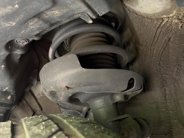 プリウス Ｓツーリングセレクション　フルエアロ　純正９インチナビ　バックカメラ　プリクラッシュセーフティ　レーダークルーズ　禁煙車　シートヒーター　ドラレコ　スマートキー　ＬＥＤヘッド　ＥＴＣ　オートマチックハイビーム　車線逸脱警報（20枚目）