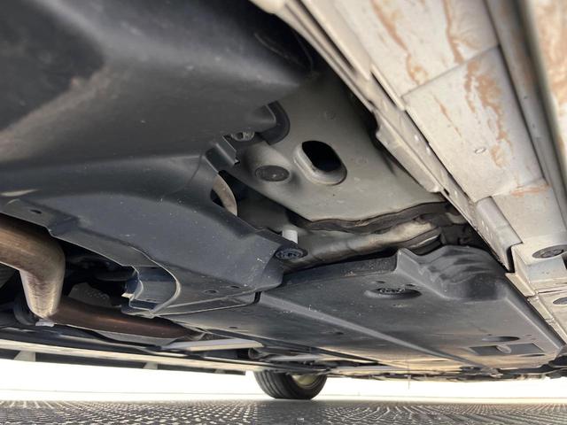 プリウス Ｓツーリングセレクション　フルエアロ　純正９インチナビ　バックカメラ　プリクラッシュセーフティ　レーダークルーズ　禁煙車　シートヒーター　ドラレコ　スマートキー　ＬＥＤヘッド　ＥＴＣ　オートマチックハイビーム　車線逸脱警報（22枚目）