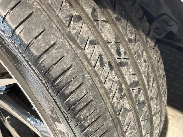 プリウス Ｓツーリングセレクション　フルエアロ　純正９インチナビ　バックカメラ　プリクラッシュセーフティ　レーダークルーズ　禁煙車　シートヒーター　ドラレコ　スマートキー　ＬＥＤヘッド　ＥＴＣ　オートマチックハイビーム　車線逸脱警報（25枚目）