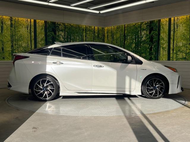 プリウス Ｓツーリングセレクション　フルエアロ　純正９インチナビ　バックカメラ　プリクラッシュセーフティ　レーダークルーズ　禁煙車　シートヒーター　ドラレコ　スマートキー　ＬＥＤヘッド　ＥＴＣ　オートマチックハイビーム　車線逸脱警報（31枚目）