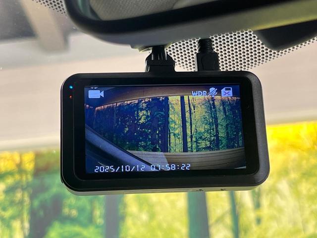 プリウス Ｓツーリングセレクション　フルエアロ　純正９インチナビ　バックカメラ　プリクラッシュセーフティ　レーダークルーズ　禁煙車　シートヒーター　ドラレコ　スマートキー　ＬＥＤヘッド　ＥＴＣ　オートマチックハイビーム　車線逸脱警報（39枚目）