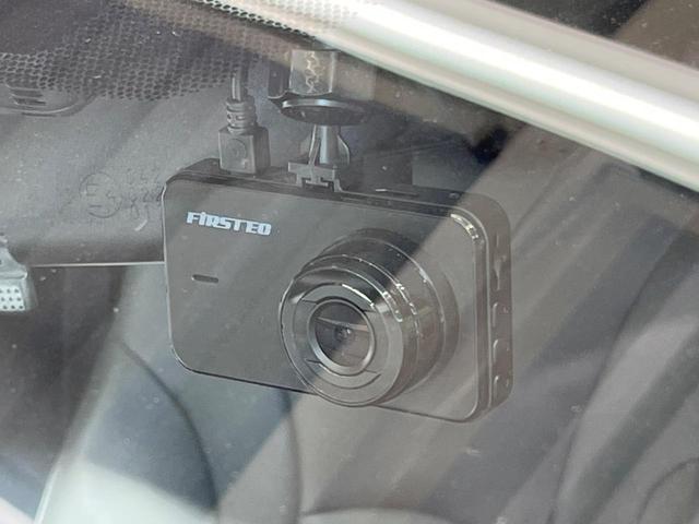 プリウス Ｓツーリングセレクション　フルエアロ　純正９インチナビ　バックカメラ　プリクラッシュセーフティ　レーダークルーズ　禁煙車　シートヒーター　ドラレコ　スマートキー　ＬＥＤヘッド　ＥＴＣ　オートマチックハイビーム　車線逸脱警報（40枚目）