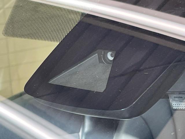 プリウス Ｓツーリングセレクション　フルエアロ　純正９インチナビ　バックカメラ　プリクラッシュセーフティ　レーダークルーズ　禁煙車　シートヒーター　ドラレコ　スマートキー　ＬＥＤヘッド　ＥＴＣ　オートマチックハイビーム　車線逸脱警報（42枚目）