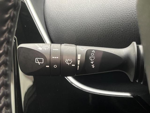 プリウス Ｓツーリングセレクション　フルエアロ　純正９インチナビ　バックカメラ　プリクラッシュセーフティ　レーダークルーズ　禁煙車　シートヒーター　ドラレコ　スマートキー　ＬＥＤヘッド　ＥＴＣ　オートマチックハイビーム　車線逸脱警報（52枚目）