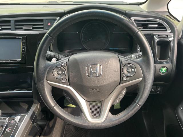 シャトル ハイブリッドＸ　ホンダセンシング　バックカメラ　衝突被害軽減システム　禁煙車　ハーフレザーシート　スマートキー　ＬＥＤヘッド　ビルトインＥＴＣ　車線逸脱警報　オートライト　デュアルエアコン　Ｂｌｕｅｔｏｏｔｈ　ＣＤ　ＤＶＤ再生（12枚目）