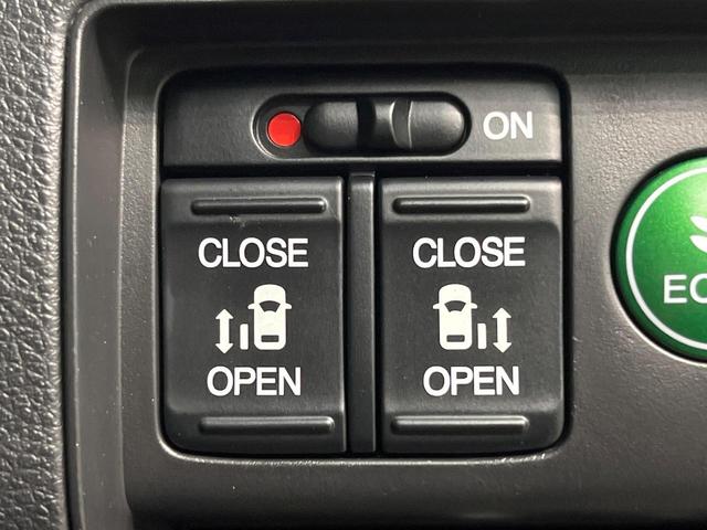 オデッセイハイブリッド ハイブリッドアブソルート・ホンダセンシングＥＸパック　純正ナビ　両側電動ドア　バックカメラ　衝突被害軽減システム　禁煙車　ハーフレザーシート　パワーシート　コーナーセンサー　スマートキー　ＬＥＤヘッド　ビルトインＥＴＣ　純正１７インチアルミ　車線逸脱警報（3枚目）