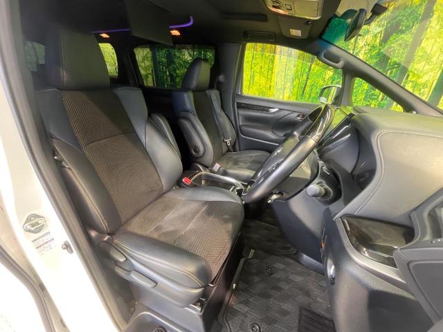 ヴェルファイア ２．５Ｚ　Ａエディション　ゴールデンアイズ　サンルーフ　両側電動ドア　後席モニター　バックカメラ　衝突被害軽減システム　レーダークルーズ　禁煙車　電動リアゲート　ハーフレザーシート　コーナーセンサー　スマートキー　ＨＩＤヘッド　ＥＴＣ２．０（8枚目）