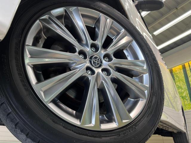 ヴェルファイア ２．５Ｚ　Ａエディション　ゴールデンアイズ　サンルーフ　両側電動ドア　後席モニター　バックカメラ　衝突被害軽減システム　レーダークルーズ　禁煙車　電動リアゲート　ハーフレザーシート　コーナーセンサー　スマートキー　ＨＩＤヘッド　ＥＴＣ２．０（14枚目）