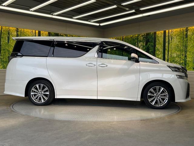 ヴェルファイア ２．５Ｚ　Ａエディション　ゴールデンアイズ　サンルーフ　両側電動ドア　後席モニター　バックカメラ　衝突被害軽減システム　レーダークルーズ　禁煙車　電動リアゲート　ハーフレザーシート　コーナーセンサー　スマートキー　ＨＩＤヘッド　ＥＴＣ２．０（27枚目）