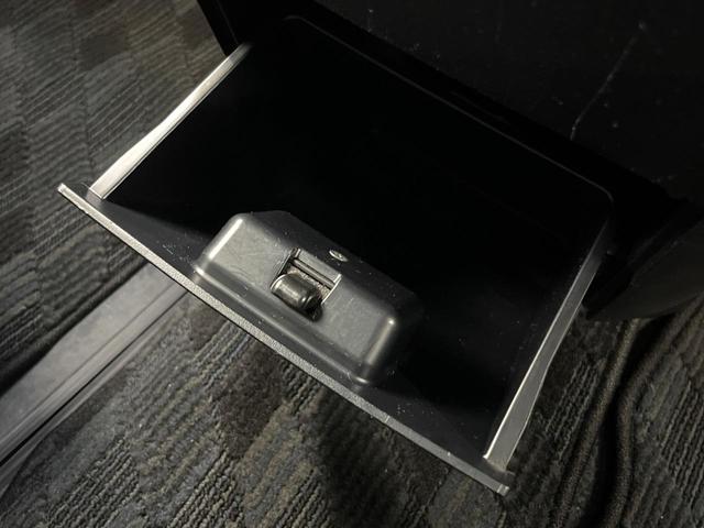 ヴェルファイア ２．５Ｚ　Ａエディション　ゴールデンアイズ　サンルーフ　両側電動ドア　後席モニター　バックカメラ　衝突被害軽減システム　レーダークルーズ　禁煙車　電動リアゲート　ハーフレザーシート　コーナーセンサー　スマートキー　ＨＩＤヘッド　ＥＴＣ２．０（60枚目）