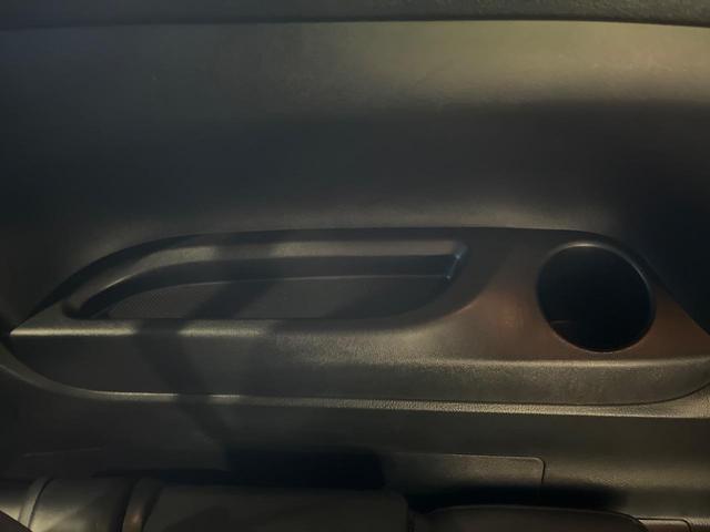 ヴェルファイア ２．５Ｚ　Ａエディション　ゴールデンアイズ　サンルーフ　両側電動ドア　後席モニター　バックカメラ　衝突被害軽減システム　レーダークルーズ　禁煙車　電動リアゲート　ハーフレザーシート　コーナーセンサー　スマートキー　ＨＩＤヘッド　ＥＴＣ２．０（65枚目）