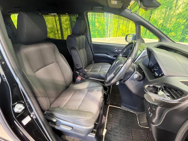 ヴォクシー ハイブリッドＺＳ　煌ＩＩ　両側電動ドア　後席モニター　バックカメラ　衝突被害軽減システム　禁煙車　ドラレコ　コーナーセンサー　スマートキー　ＬＥＤヘッド　ビルトインＥＴＣ　クルコン　純正１６インチアルミ　オートハイビーム（8枚目）