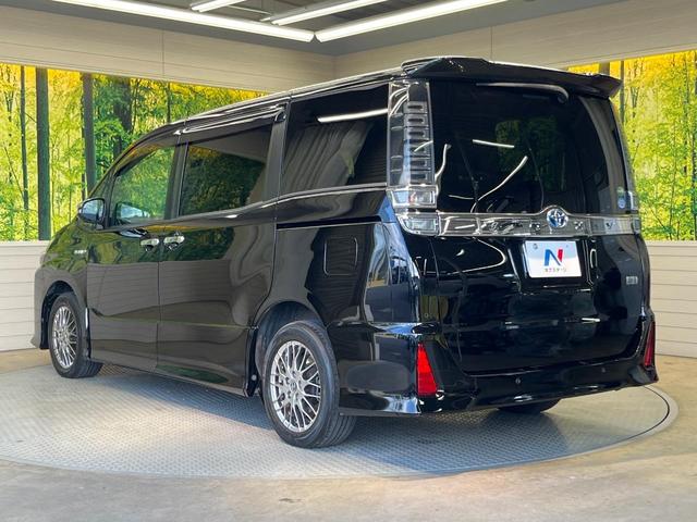 ヴォクシー ハイブリッドＺＳ　煌ＩＩ　両側電動ドア　後席モニター　バックカメラ　衝突被害軽減システム　禁煙車　ドラレコ　コーナーセンサー　スマートキー　ＬＥＤヘッド　ビルトインＥＴＣ　クルコン　純正１６インチアルミ　オートハイビーム（18枚目）