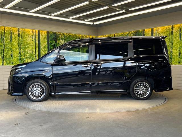 ヴォクシー ハイブリッドＺＳ　煌ＩＩ　両側電動ドア　後席モニター　バックカメラ　衝突被害軽減システム　禁煙車　ドラレコ　コーナーセンサー　スマートキー　ＬＥＤヘッド　ビルトインＥＴＣ　クルコン　純正１６インチアルミ　オートハイビーム（26枚目）