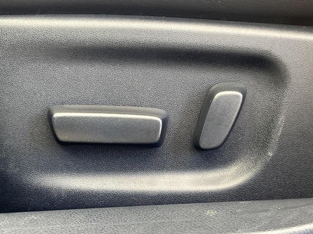 クラウンハイブリッド アスリートＳ　純正８型ナビ　バックカメラ　プリクラッシュセーフティ　レーダークルーズ　禁煙車　レザーシート　シートヒーター　シートエアコン　ドラレコ　コーナーセンサー　レーンキープ　スマートキー　ＬＥＤヘッドランプ（7枚目）