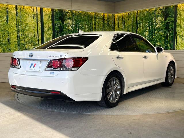 クラウンハイブリッド アスリートＳ　純正８型ナビ　バックカメラ　プリクラッシュセーフティ　レーダークルーズ　禁煙車　レザーシート　シートヒーター　シートエアコン　ドラレコ　コーナーセンサー　レーンキープ　スマートキー　ＬＥＤヘッドランプ（17枚目）