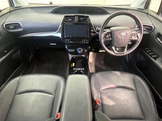 プリウス Ａツーリングセレクション　純正ＳＤナビ　バックカメラ　衝突被害軽減システム　レーダークルーズ　禁煙車　ハーフレザーシート　パワーシート　ドラレコ　コーナーセンサー　スマートキー　ＬＥＤヘッド　ビルトインＥＴＣ（2枚目）