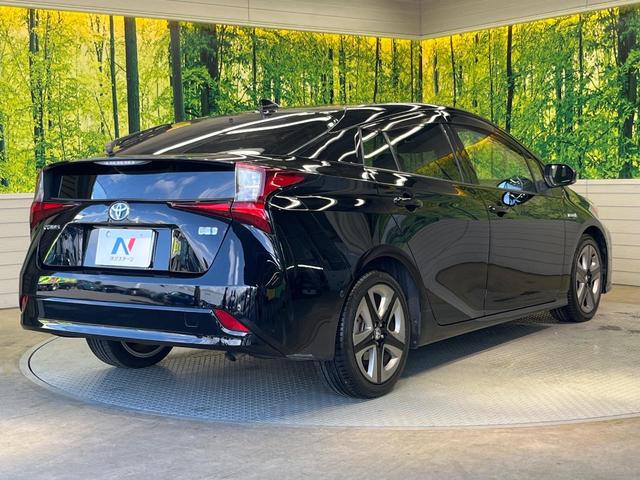 プリウス Ａツーリングセレクション　純正ＳＤナビ　バックカメラ　衝突被害軽減システム　レーダークルーズ　禁煙車　ハーフレザーシート　パワーシート　ドラレコ　コーナーセンサー　スマートキー　ＬＥＤヘッド　ビルトインＥＴＣ（17枚目）