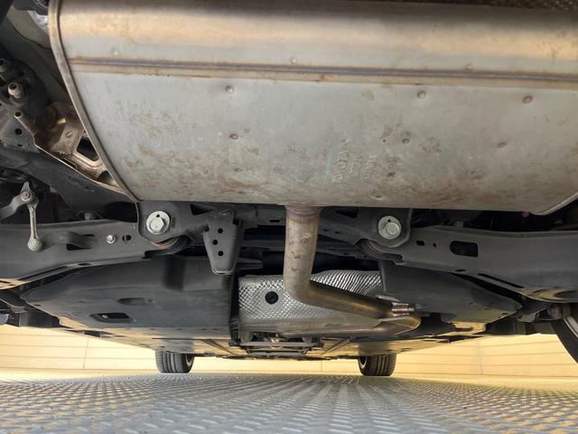 プリウス Ａツーリングセレクション　純正ＳＤナビ　バックカメラ　衝突被害軽減システム　レーダークルーズ　禁煙車　ハーフレザーシート　パワーシート　ドラレコ　コーナーセンサー　スマートキー　ＬＥＤヘッド　ビルトインＥＴＣ（19枚目）