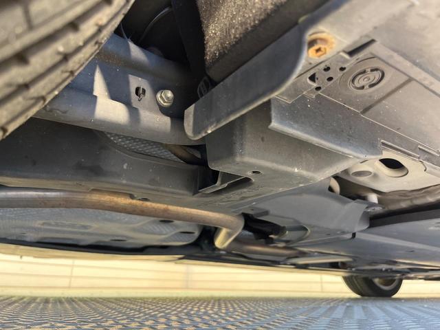 プリウス Ａツーリングセレクション　純正ＳＤナビ　バックカメラ　衝突被害軽減システム　レーダークルーズ　禁煙車　ハーフレザーシート　パワーシート　ドラレコ　コーナーセンサー　スマートキー　ＬＥＤヘッド　ビルトインＥＴＣ（22枚目）