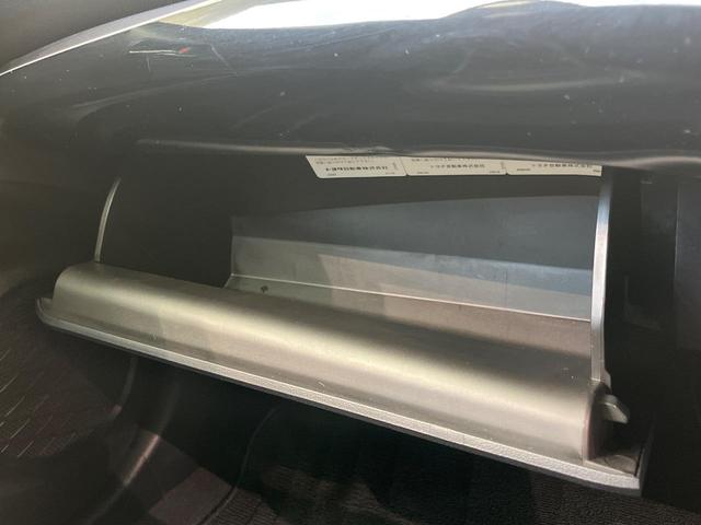 プリウス Ａツーリングセレクション　純正ＳＤナビ　バックカメラ　衝突被害軽減システム　レーダークルーズ　禁煙車　ハーフレザーシート　パワーシート　ドラレコ　コーナーセンサー　スマートキー　ＬＥＤヘッド　ビルトインＥＴＣ（53枚目）