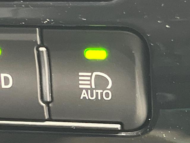 プリウス Ａツーリングセレクション　純正ＳＤナビ　バックカメラ　衝突被害軽減システム　レーダークルーズ　禁煙車　ハーフレザーシート　パワーシート　ドラレコ　コーナーセンサー　スマートキー　ＬＥＤヘッド　ビルトインＥＴＣ（64枚目）