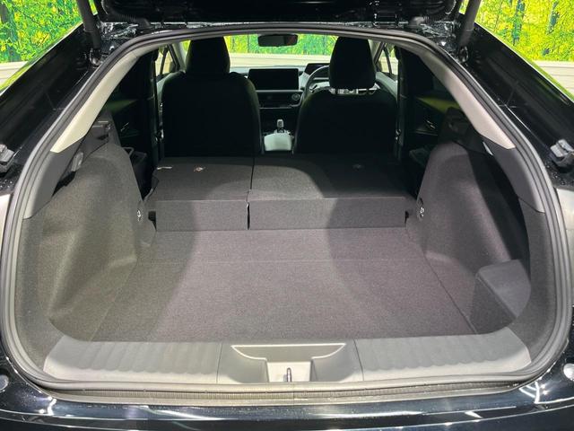 プリウス Ｚ　全周囲カメラ　１００Ｖ電源　衝突被害軽減システム　レーダークルーズ　禁煙車　電動リアゲート　ハーフレザーシート　前席シートエアコン　パワーシート　コーナーセンサー　スマートキー　ＬＥＤヘッド（10枚目）